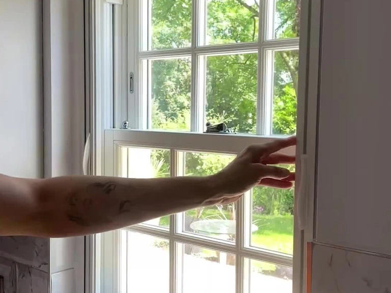 Bağlıca Sürgülü Sineklik Sade ve Kolay Çözüm